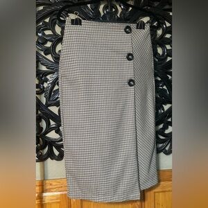NWT Wrap around skirt. Mid length  SIZE MED